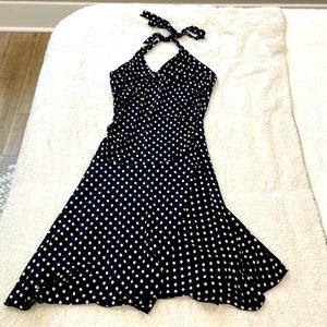 Pictures don’t do this cute dress justice.